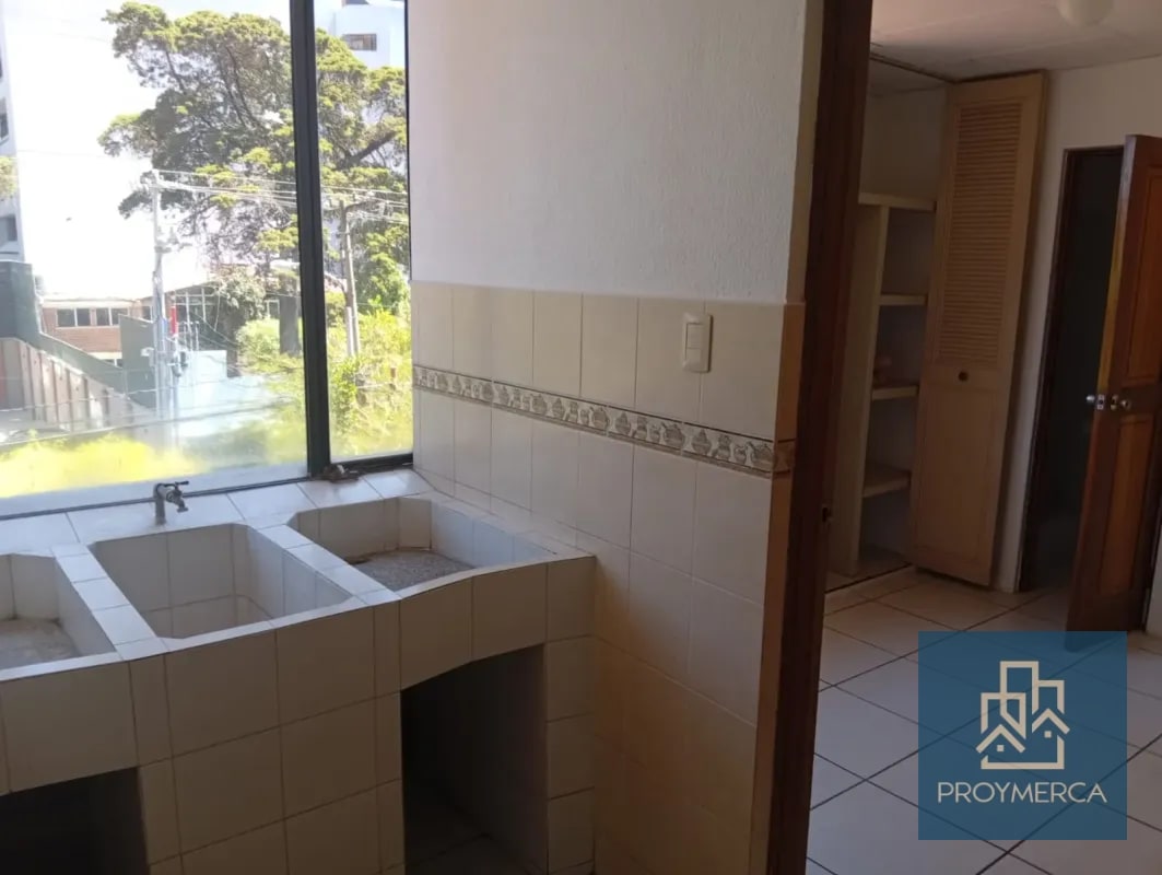 Apartamento en Alquiler, Edificio Vista Real, Zona 10 - 12