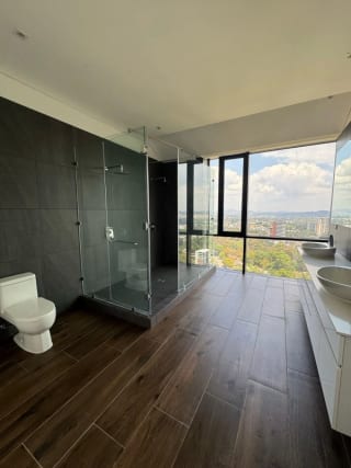 VENDO EXCLUSIVO PENTHOUSE CON TERRAZA GRANDE -  MILENIA OAKLAND Z.10 — Apartamento en Venta en Milenia, Zona 10, Guatemala, Ciudad — miniatura 3 de 7