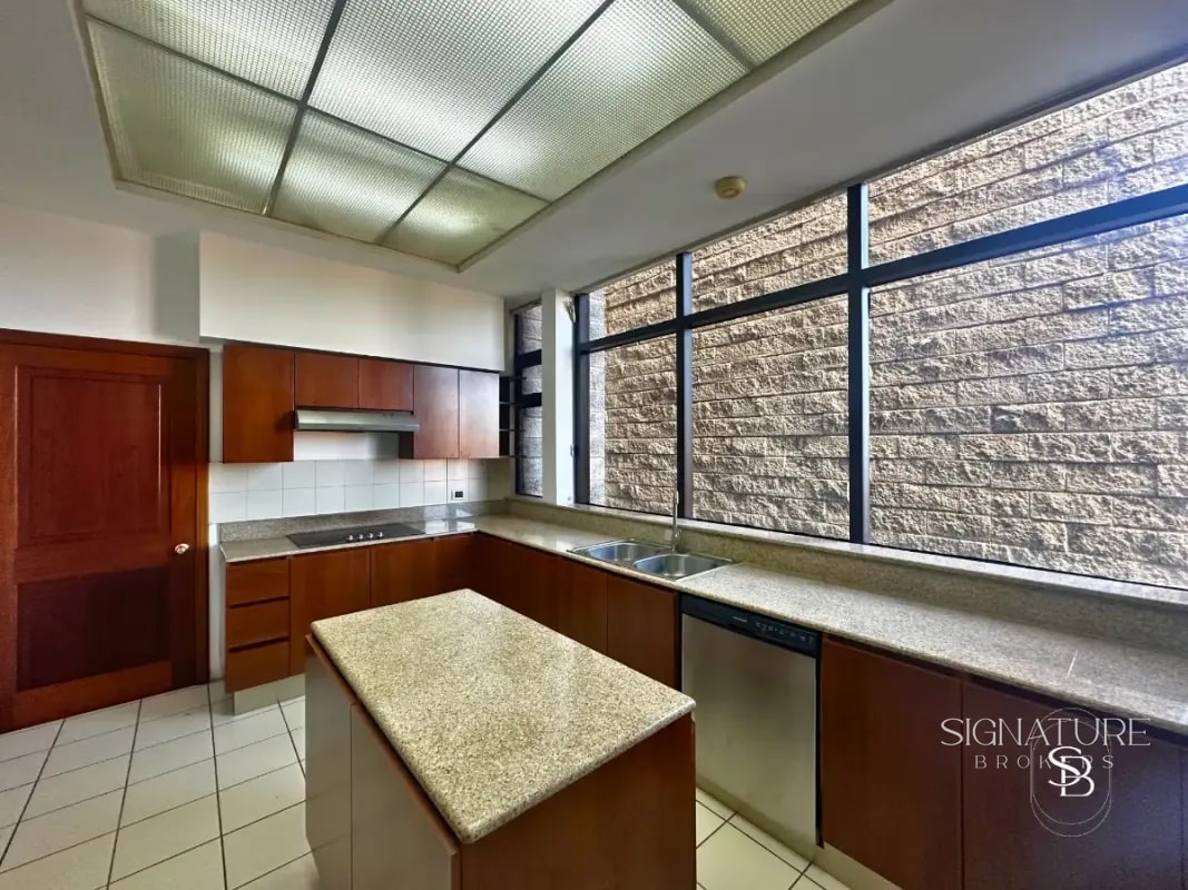 Apartamento en Renta – Edificio Tiffany I, Zona 10 - 9