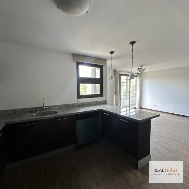 RENTO AMPLIO APARTAMENTO ZONA 15 - 9