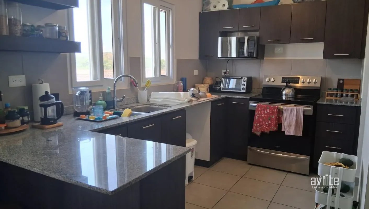 Condado Naranjo en Alameda Norte, Coruña.    Q1,750,000 negociables. - 3