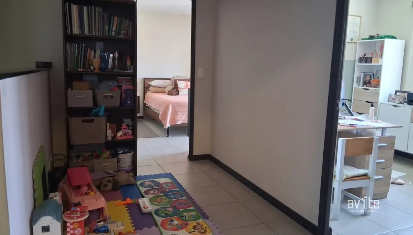 Condado Naranjo en Alameda Norte, Coruña. Q1,750,000 negociables. - 5