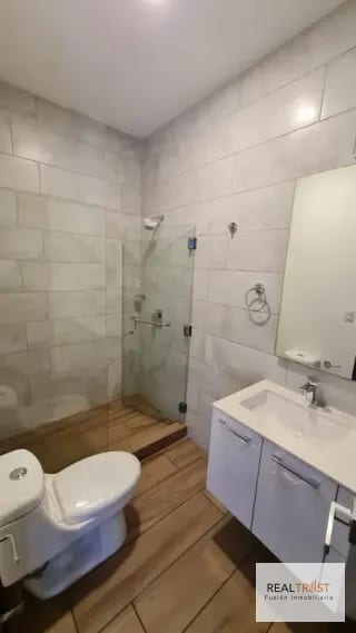 EN VENTA APARTAMENTO EN ZONA 15 VISTA HERMOSA 1, CON GARITA Y ACCESO AL PARQUE — Apartamento en Venta en Vista Hermosa I, Zona 15, Guatemala, Ciudad — miniatura 3 de 7