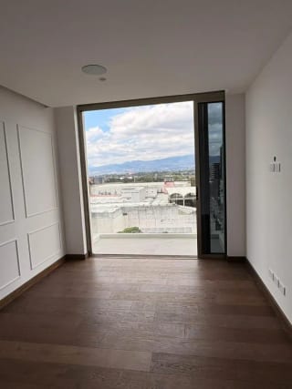 Lindo apartamento en alquiler zona 10 — Apartamento en Alquiler en Atarah, Zona 10, Guatemala, Ciudad — miniatura 5 de 13