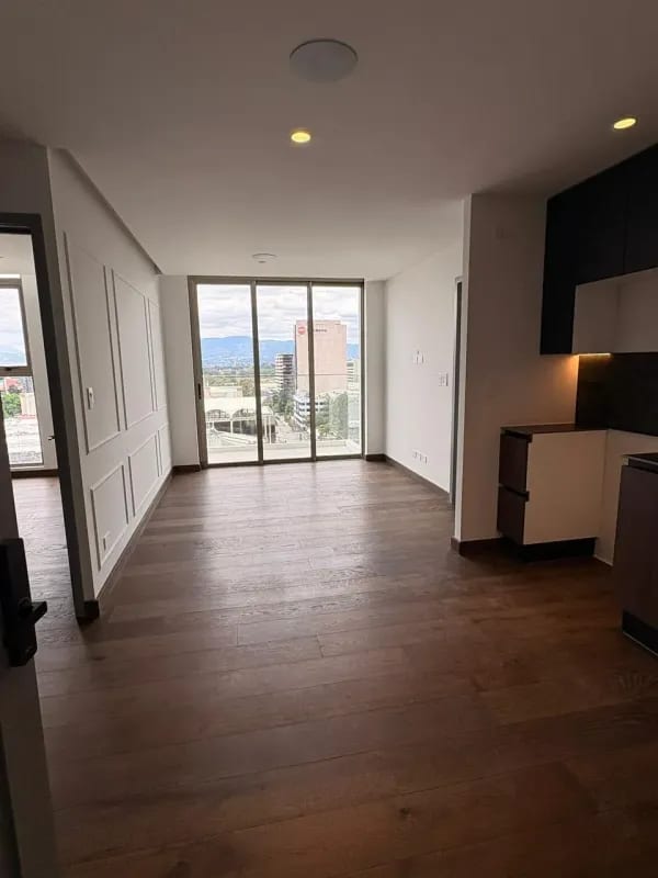 Lindo apartamento en alquiler zona 10 — Apartamento en Alquiler en Atarah, Zona 10, Guatemala, Ciudad — foto 2 de 13