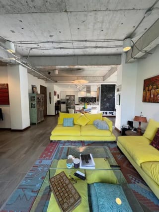 Apartamento Amueblado en Renta – San Antonio Lofts, Oakland Zona 10 — Apartamento en Alquiler en Zona 10, Guatemala, Ciudad — miniatura 1 de 10